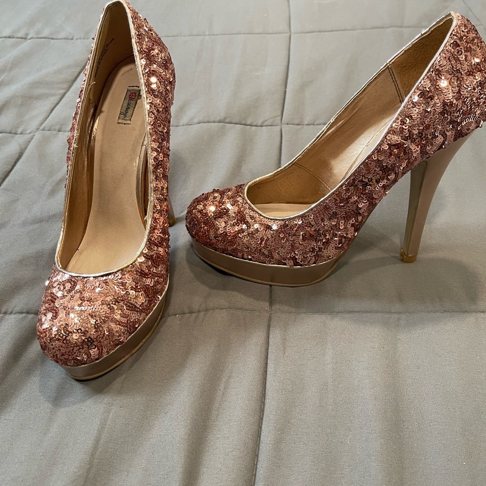Sequential pink heels size 7.5